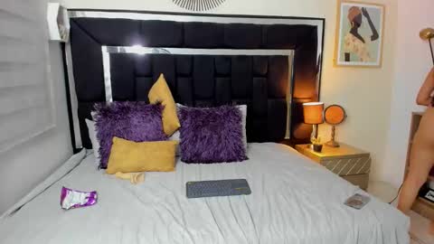 Snapshot of thriana_moon chatting on 04/21/26, 02:15 thriana online show from 04/21/26, 02:15