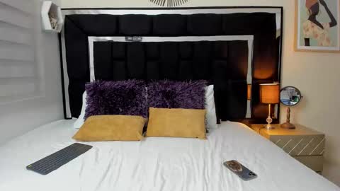 Snapshot of thriana_moon chatting on 05/15/26, 02:29 thriana online show from 05/15/26, 02:29