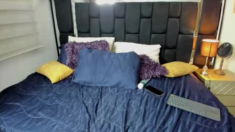 Snapshot of thriana_moon chatting on 05/18/26, 04:29 thriana online show from 05/18/26, 04:29