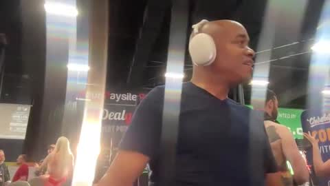 Snapshot of throbbingxxx chatting on 10/25/25, 06:13 austin xzandros online show from 10/25/25, 06:13