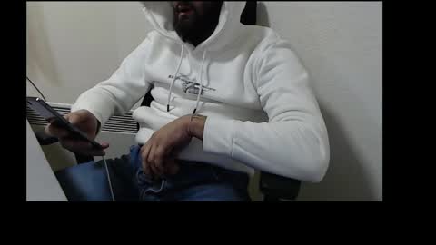Snapshot of thug__ chatting on 12/01/24, 08:53 HugeJuicy online show from 12/01/24, 08:53