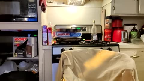 Snapshot of thunder8u42 chatting on 10/06/25, 04:43 thunder8u42 online show from 10/06/25, 04:43