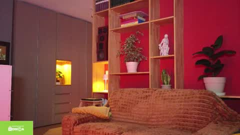 Snapshot of tia_j chatting on 12/13/25, 07:42 tia_j online show from 12/13/25, 07:42