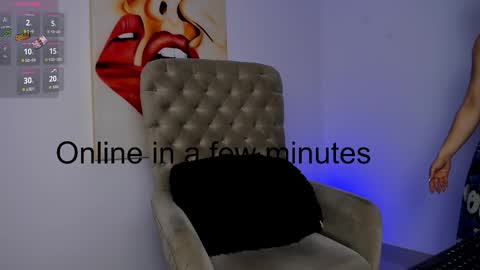 Snapshot of tiago_hannah chatting on 10/07/25, 11:35 carolina online show from 10/07/25, 11:35