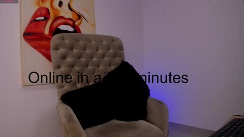 Snapshot of tiago_hannah chatting on 10/08/25, 11:46 carolina online show from 10/08/25, 11:46