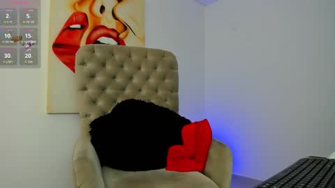 Snapshot of tiago_hannah chatting on 10/14/25, 12:06 carolina online show from 10/14/25, 12:06