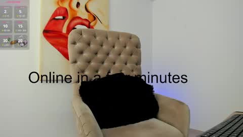 Snapshot of tiago_hannah chatting on 10/15/25, 12:27 carolina online show from 10/15/25, 12:27