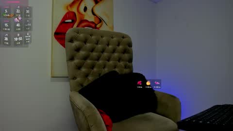 Snapshot of tiago_hannah chatting on 10/17/25, 09:45 carolina online show from 10/17/25, 09:45