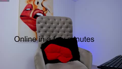 Snapshot of tiago_hannah chatting on 10/18/25, 10:32 carolina online show from 10/18/25, 10:32