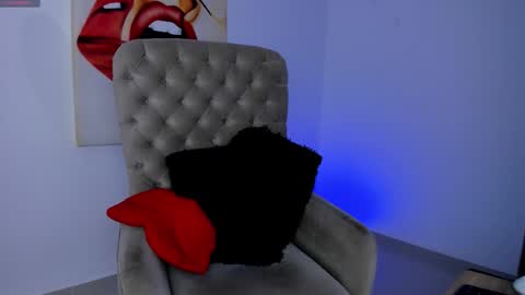 Snapshot of tiago_hannah chatting on 10/23/25, 11:57 carolina online show from 10/23/25, 11:57