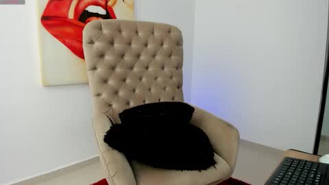 Snapshot of tiago_hannah chatting on 10/27/25, 08:35 carolina online show from 10/27/25, 08:35