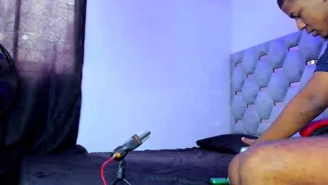 Snapshot of tiago_xxx_ chatting on 09/30/25, 05:07 tiago_xxx_ online show from 09/30/25, 05:07