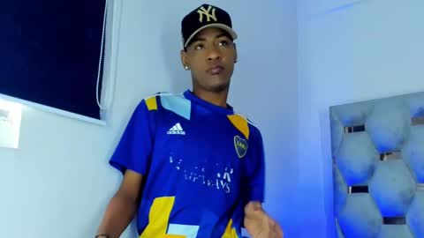 Snapshot of tiago_xxx_ chatting on 10/17/25, 09:28 tiago_xxx_ online show from 10/17/25, 09:28