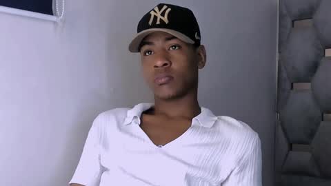 Snapshot of tiago_xxx_ chatting on 10/21/25, 09:26 tiago_xxx_ online show from 10/21/25, 09:26