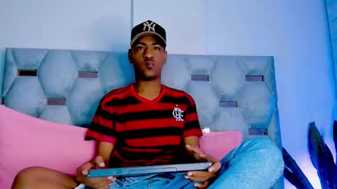 Snapshot of tiago_xxx_ chatting on 10/25/25, 12:29 tiago_xxx_ online show from 10/25/25, 12:29