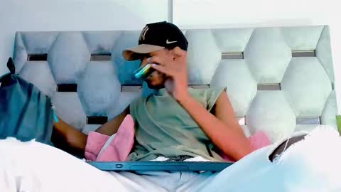 Snapshot of tiago_xxx_ chatting on 10/26/25, 09:21 tiago_xxx_ online show from 10/26/25, 09:21