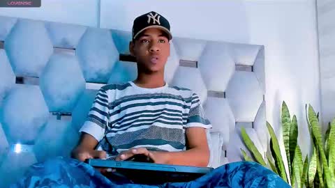 Snapshot of tiago_xxx_ chatting on 10/30/25, 02:46 tiago_xxx_ online show from 10/30/25, 02:46