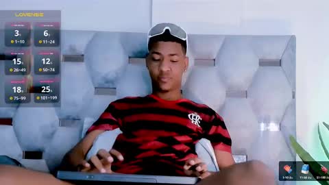 Snapshot of tiago_xxx_ chatting on 11/05/25, 08:53 tiago_xxx_ online show from 11/05/25, 08:53