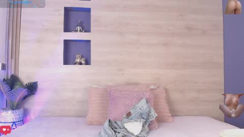Snapshot of tiana_glow chatting on 04/06/26, 11:16 tihana online show from 04/06/26, 11:16
