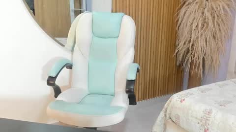 Snapshot of tiana_glowxxx chatting on 09/30/25, 11:59 Tiana online show from 09/30/25, 11:59