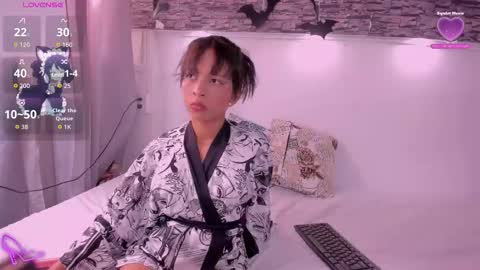 Snapshot of tiana_glowxxx chatting on 10/18/25, 01:01 Tiana online show from 10/18/25, 01:01