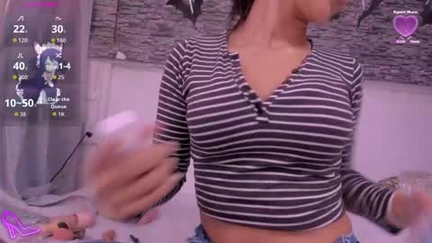 Snapshot of tiana_glowxxx chatting on 10/21/25, 12:17 Tiana online show from 10/21/25, 12:17