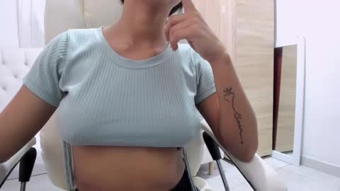 Snapshot of tiana_glowxxx chatting on 10/24/25, 12:01 Tiana online show from 10/24/25, 12:01