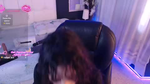 Snapshot of tiana_scot chatting on 12/13/25, 07:53 LIA online show from 12/13/25, 07:53