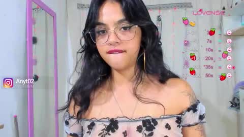 Snapshot of tianaa_a chatting on 11/25/25, 04:01 Anny 3 online show from 11/25/25, 04:01