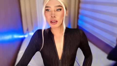 Snapshot of tiara_perezx chatting on 10/02/25, 08:10 Sam online show from 10/02/25, 08:10