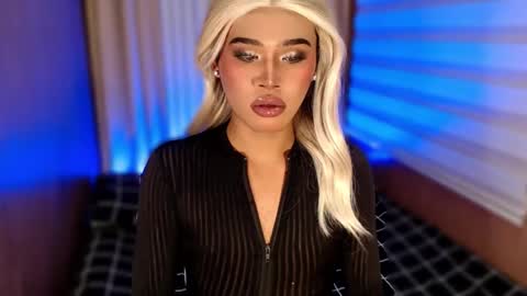 Snapshot of tiara_perezx chatting on 10/23/25, 04:06 Sam online show from 10/23/25, 04:06