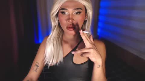 Snapshot of tiara_perezx chatting on 10/25/25, 03:51 Sam online show from 10/25/25, 03:51