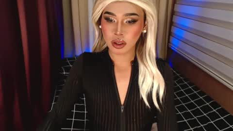 Snapshot of tiara_perezx chatting on 11/02/25, 02:19 Sam online show from 11/02/25, 02:19