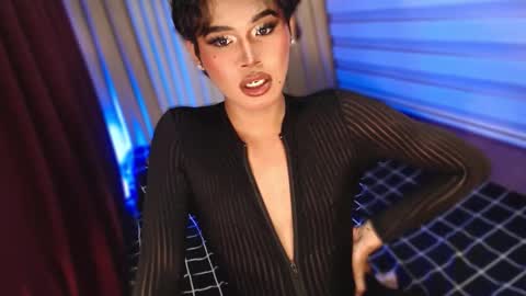 Snapshot of tiara_perezx chatting on 11/08/25, 08:18 Sam online show from 11/08/25, 08:18