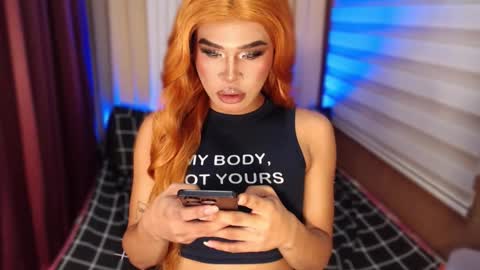 Snapshot of tiara_perezx chatting on 11/28/25, 08:06 Sam online show from 11/28/25, 08:06