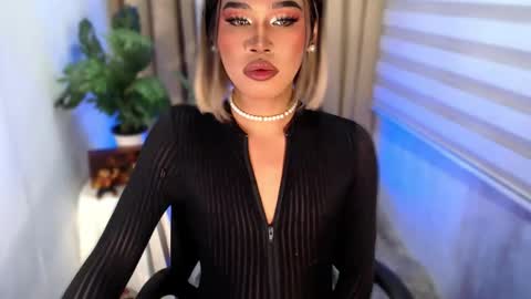 Snapshot of tiara_perezx chatting on 12/03/25, 05:11 Sam online show from 12/03/25, 05:11