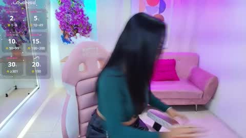 Snapshot of tiara_r chatting on 11/26/25, 07:37 Tiara online show from 11/26/25, 07:37