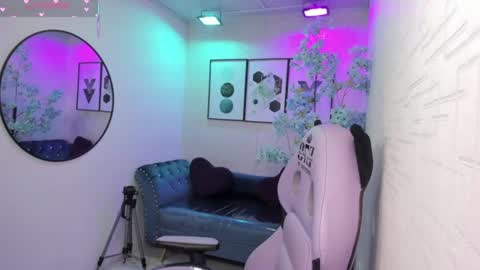 Tiara  online show from 06/14/26, 03:19