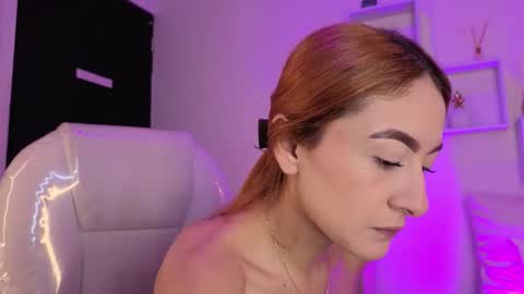 Snapshot of tiarha_ chatting on 10/30/25, 05:31 Tiarha online show from 10/30/25, 05:31