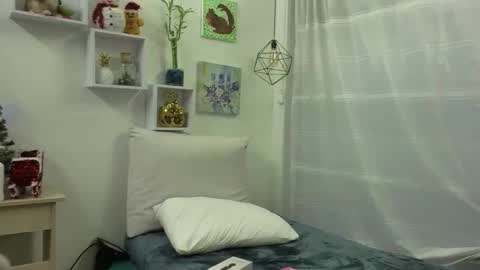 Snapshot of tiarha_ chatting on 11/18/25, 03:34 Tiarha online show from 11/18/25, 03:34