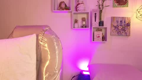 Snapshot of tiarha_ chatting on 11/28/25, 05:32 Tiarha online show from 11/28/25, 05:32