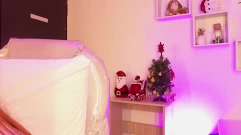 Snapshot of tiarha_ chatting on 12/02/25, 04:18 Tiarha online show from 12/02/25, 04:18