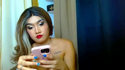 tiarrafoxs online show from 01/04/25, 09:31