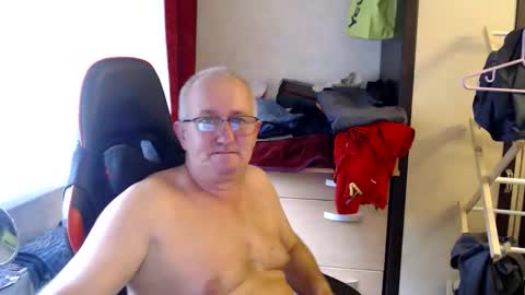 tibort71 online show from 10/10/25, 12:15