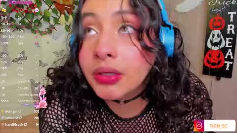 Snapshot of tich___ chatting on 11/11/25, 08:31 tich___ online show from 11/11/25, 08:31