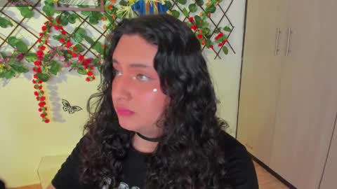 Snapshot of tich___ chatting on 05/31/26, 05:42 tich___ online show from 05/31/26, 05:42