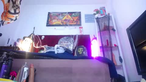 Snapshot of tifanny_nails chatting on 10/29/25, 12:18 Tifanny Nails  online show from 10/29/25, 12:18