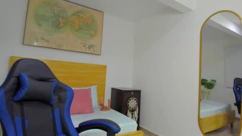 Snapshot of tiffanny_doll_ chatting on 04/18/26, 01:04 T I F F A N N Y online show from 04/18/26, 01:04