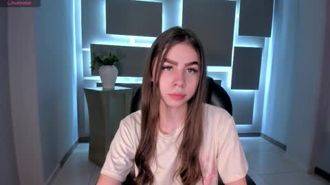 Tiffanny Sins online show from 11/08/25, 03:39