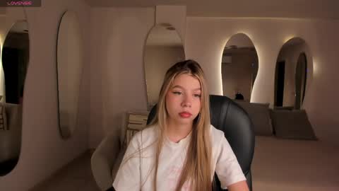 Tiffanny Sins online show from 05/27/26, 03:03